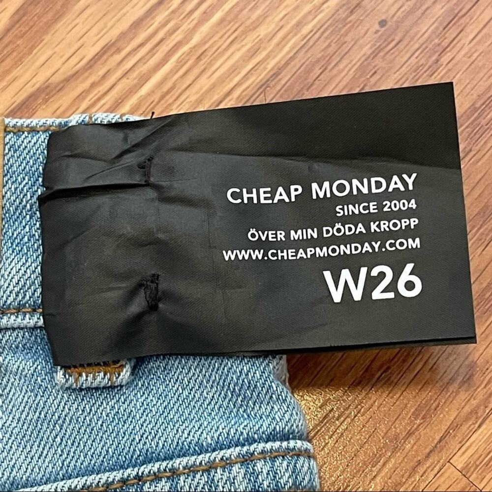 Cheap Monday Light Wash Distressed Donna Short Air Blue Wash Size 26 NWT - Picture 11 of 13